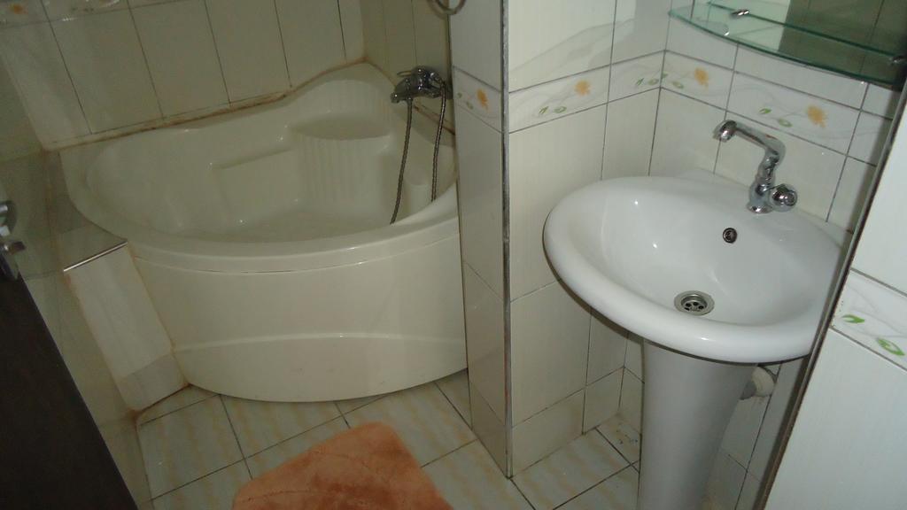 Wadoma Royale Hotel 库马西 客房 照片