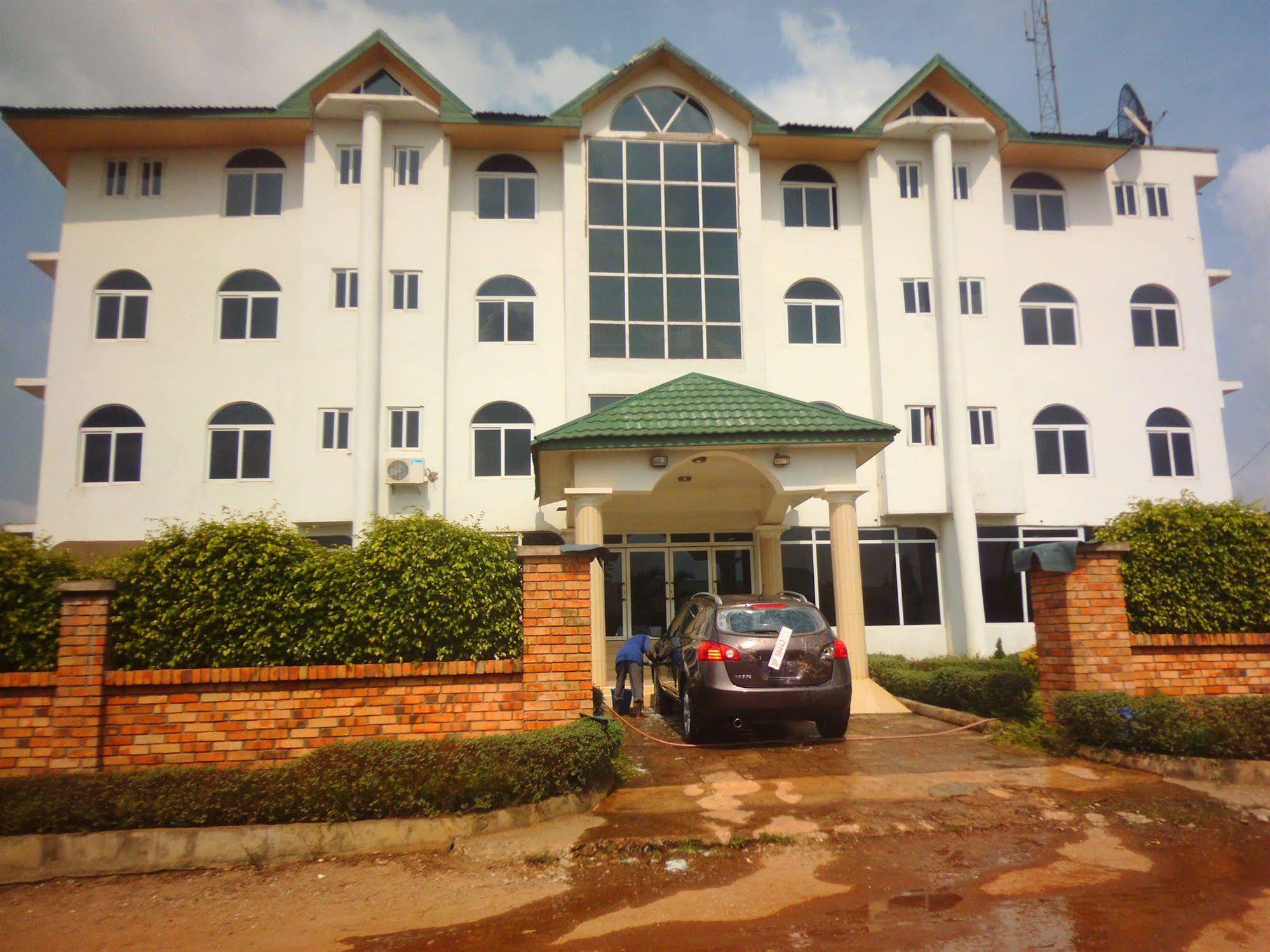 Wadoma Royale Hotel 库马西 外观 照片