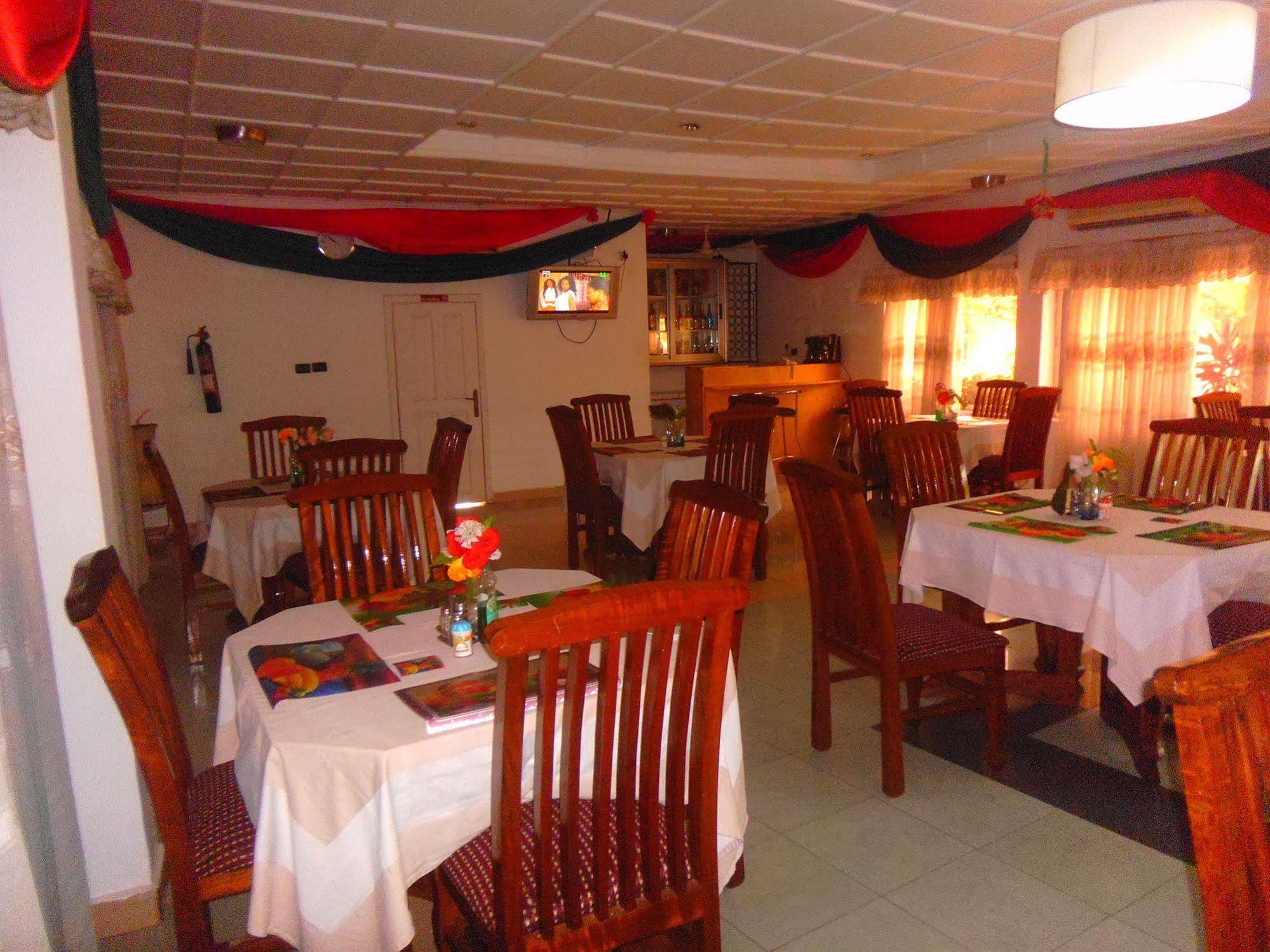 Wadoma Royale Hotel 库马西 外观 照片