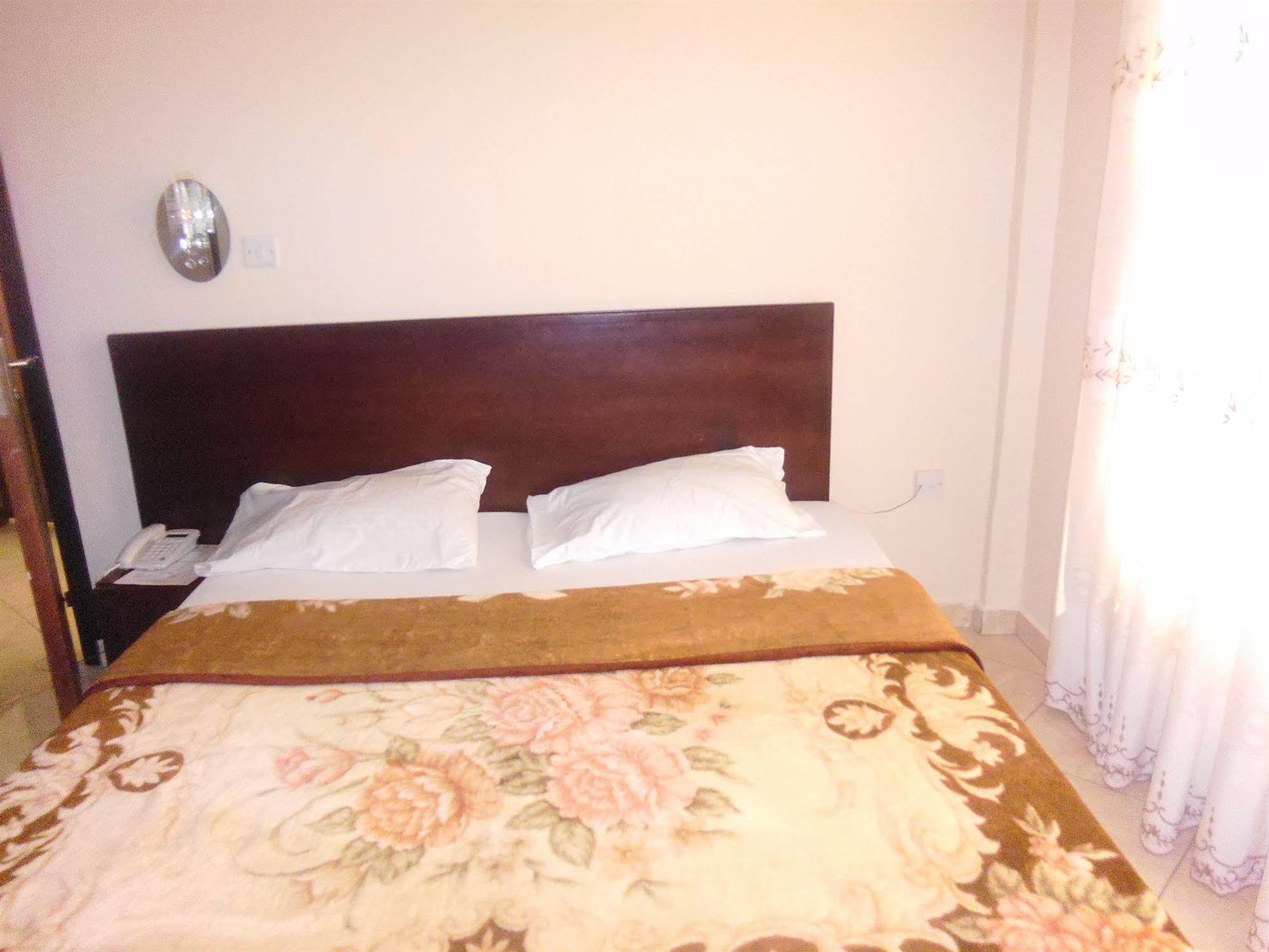 Wadoma Royale Hotel 库马西 外观 照片