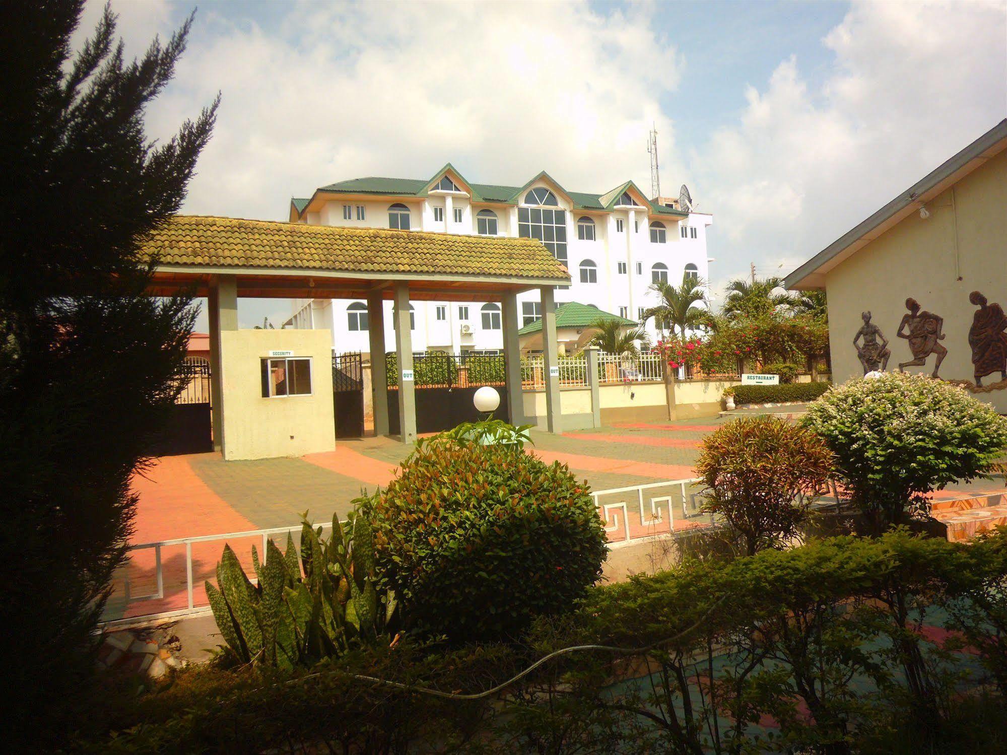 Wadoma Royale Hotel 库马西 外观 照片